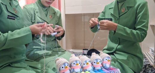 dr. Zuhria Novianty, Sp.P.K., istri dari Letkol Inf. Benu Supriyantoko yang tergabung dalam Persit Kartika Chandra Kirana Cabang I Sintelad PG Mabesad