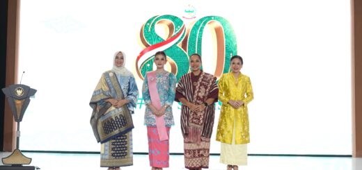 Ibu Wakil Presiden RI bersama Ketua Umum Persit Kartika Chandra Kirana