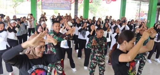 Senam Line Dance: TNI dan Masyarakat Kesongo Bersama Ria