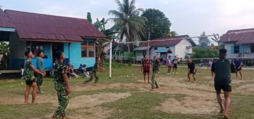 OLAH RAGA BERSAMA WARGA, SATGAS TMMD KE-129 KODIM 1206/PUTUSSIBAU BANGUN HUBUNGAN YANG KOKOH