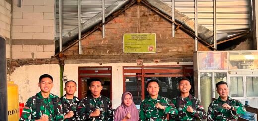 Isak Tangis dan Peluk Hangat Mewarnai Perpisahan, Anggota Satgas TMMD 129 Pamit Kembali ke Kesatuan dari Rumah Orang Tua Asuh di Desa Tlemang