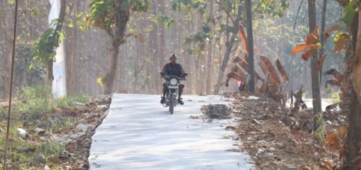 Senyum Bahagia Warga Desa Tlemang, Mulai Nikmati Mulusnya Jalan Rabat Beton Hasil Karya Satgas TMMD 129