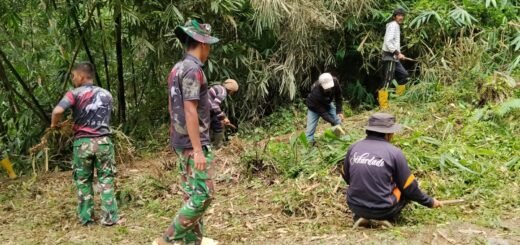 Bahu-Membahu Bersihkan Jalan, Satgas TMMD Ke-129 Kodim 1626/Bangli dan Warga Perkuat Gotong Royong