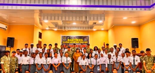 Bekal Menyelamatkan Nyawa, Yonif TP 859/RBK Ajarkan BHD kepada Generasi Muda Supiori