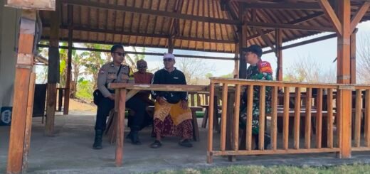 Babinsa Bunga Mekar Ajak Pengunjung Angel Bilabong Peduli Kebersihan dan Keamanan