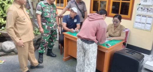 Sebanyak 298 Keluarga di Takmung Terima Bantuan Pangan Beras Dari Kemensos