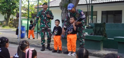 TK Gema Santi Semarapura Kenalkan TNI Melalui Outing Class yang Seru