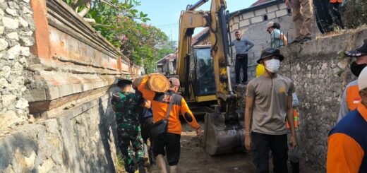Aparat Gabungan Bersinergi Normalisasi Sungai untuk Lindungi Desa Batununggul
