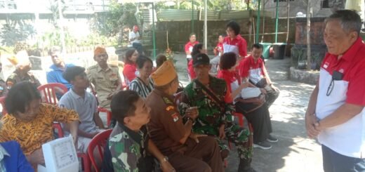 Distribusi Sembako Untuk Pejuang Veteran, Babinsa Semarapura Kangin Tegaskan  Bentuk Penghargaan dan Kepedulian