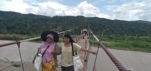 TNI dan Warga Bersatu Membangun Jembatan Gantung untuk Kemudahan Akses