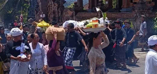 Keamanan Ditingkatkan, Upacara Pengabenan di Timuhun Dimeriahkan Warga