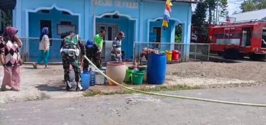 Dukung Kesehatan Masyarakat, Kodim 0405/Lahat Bagikan Air Bersih
