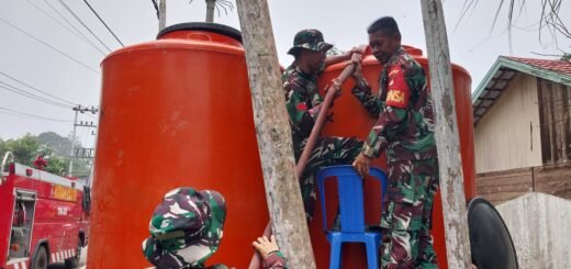 TNI AD Serahkan Bantuan Air Bersih untuk Atasi Krisis di Murung Raya