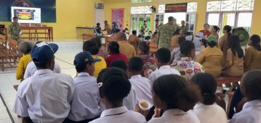 TNI Rayakan HUT ke-81 dengan Layanan Kesehatan dan Bazar Ekonomi di Supiori