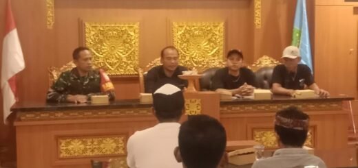 Serka Ketut Sudarma Paparkan Strategi Linmas Desa Tojan di Rapat Bulanan
