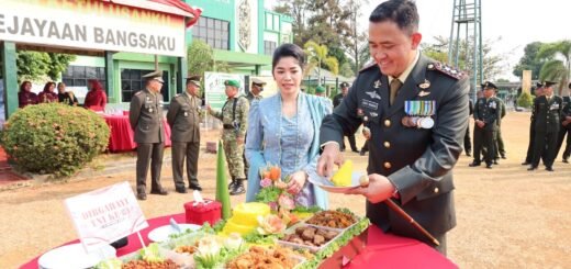 Pemimpin Upacara HUT TNI ke-81 Dandim 1009/Tanah Laut Kuatkan Semangat Bersama