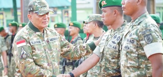 Menhan Tinjau Prajurit Perbatasan di Markas Yonif TP 881/Baratama Dharma