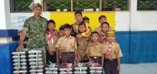 Kolaborasi Babinsa dan Sekolah Salurkan 64.693 Paket Makanan Sehat di Sidrap