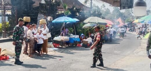 Keberadaan Babinsa Jaga Keamanan Upacara Dewa Yadnya di Tembuku