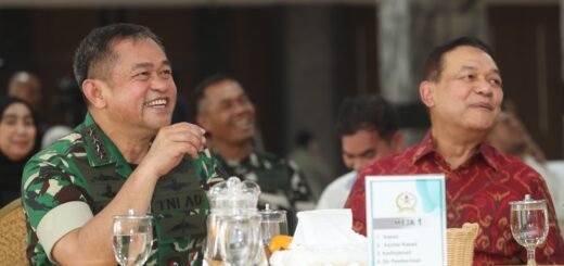 Kepala Staf Angkatan Darat Fasilitasi Dialog Strategis dengan Pemred Media Nasional