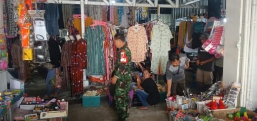 Serma Asdar Tinjau Stok dan Harga Sembako di Pasar Lawawoi Sidrap