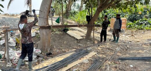 Kolaborasi Masyarakat dan TNI Percepat Pembangunan Jembatan Gantung di Sidrap