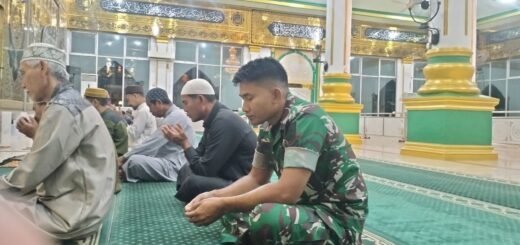 Babinsa Kodim 1420/Sidrap Adakan Sholat Subuh Bersama Warga untuk Ciptakan Kebersamaan