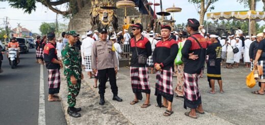 BabinSa dan Pecalang Bersinergi Amankan Proses Nunas Taru di Bebalang