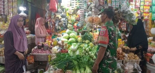 Monitoring Harga dan Stok Bahan Pokok oleh Koramil di Pangkajene