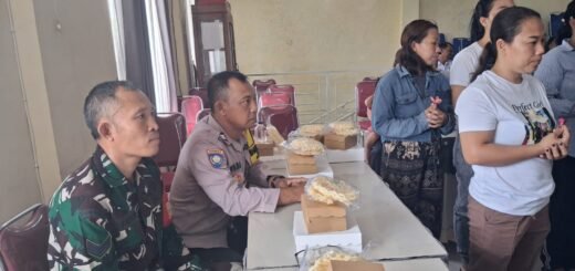 KPPS Desa Satra Siap Jalankan Tugasnya dengan Arahan Babinsa untuk Pilkel 2026
