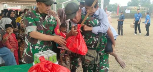 Kepedulian TNI Terhadap Warga Terpancar Lewat Bantuan Kesehatan Serma Suan