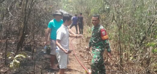 Sinergi Babinsa dan Warga Cegah Meluasnya Kebakaran Lahan di Tabanan