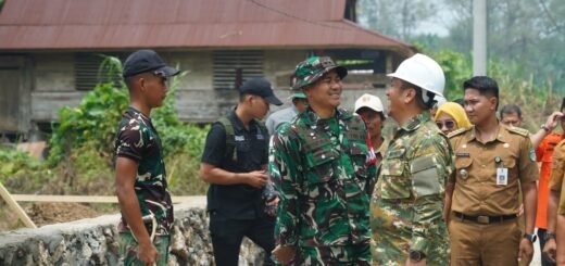 Bupati Irwan Awasi Proyek Pembangunan TMMD ke-130 di Parumpanai Bersama TNI