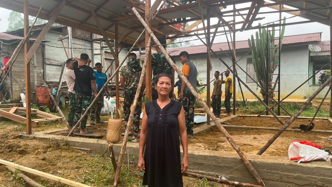 Pembangunan Rumah Bu Suhanim oleh TMMD ke-130 Berikan Naiasan Baru
