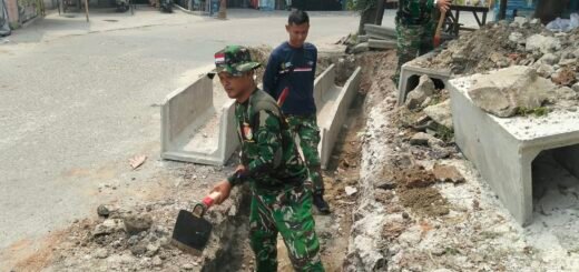 Pembangunan Infrastruktur Desa: Satgas TMMD Gali Parit untuk Sistem Drainase