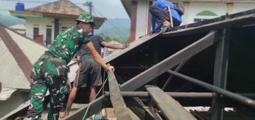 Dukungan TNI dalam Renovasi Rumah Bapak Entang di Citorek Barat