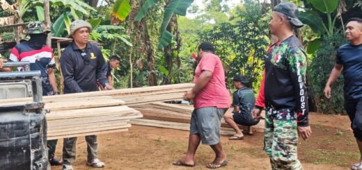 Kerja Keras Satgas TMMD dan Warga Atasi Medan Berat untuk Pembangunan Desa