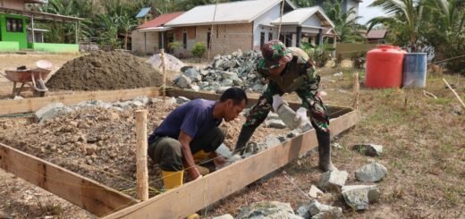 Pondasi Poskamling TMMD ke-130 Rampung Cepat Dalam Sehari di Tanah Laut