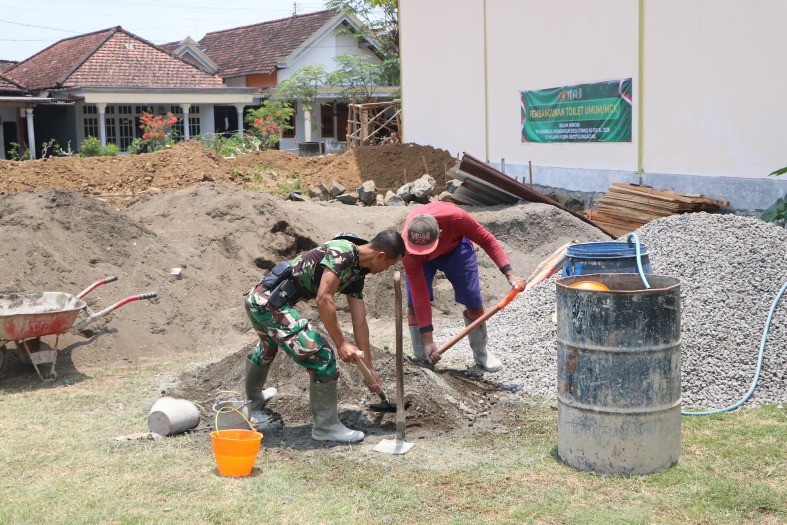 Desa Pojok Dapat Perhatian Melalui Pembangunan MCK dalam TMMD ke-130