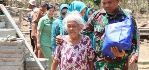 Mbah Waqilah di Usia 95: Berjuang Mandiri melalui Perbaikan Rumah RTLH