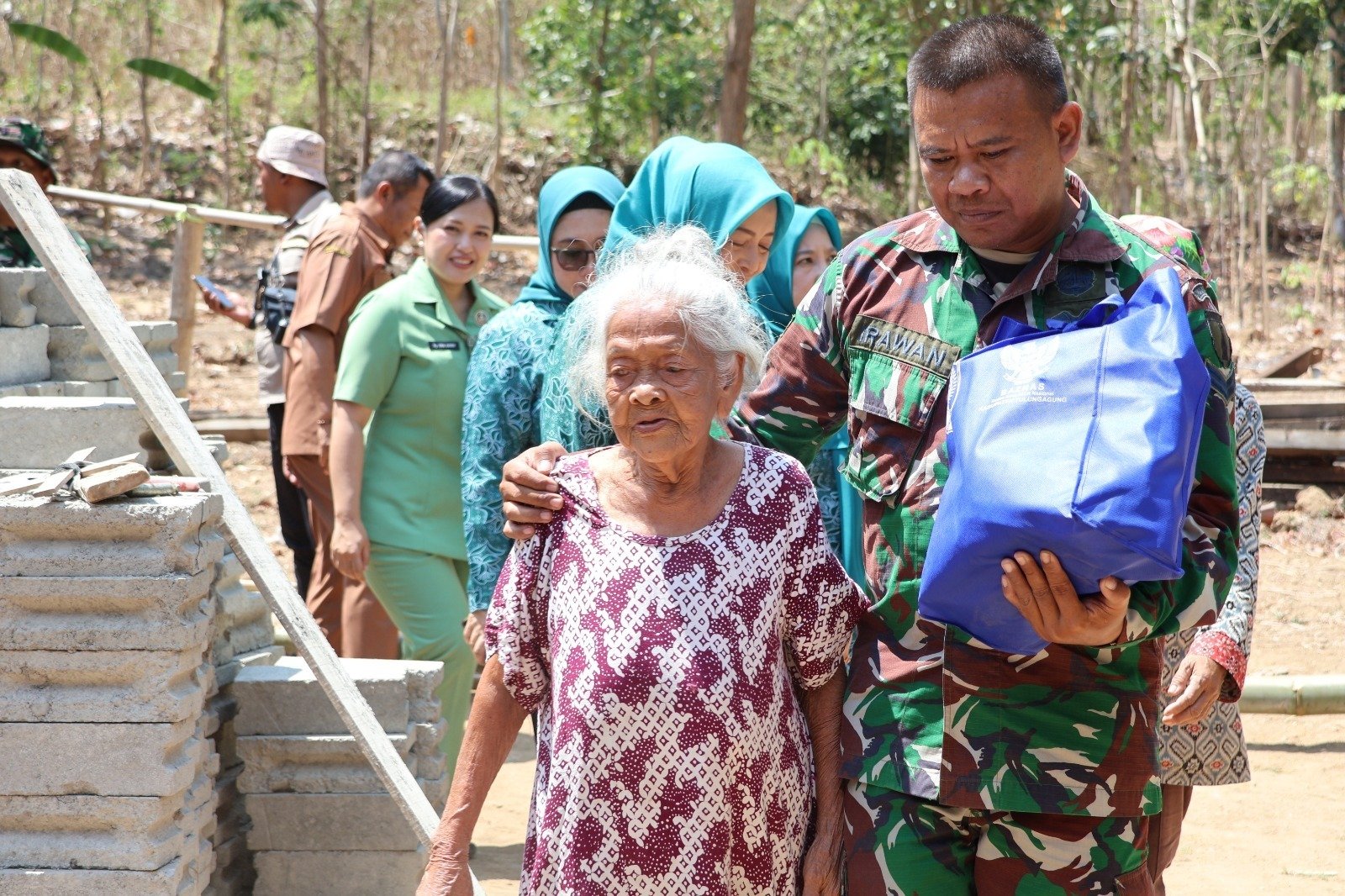 Mbah Waqilah di Usia 95: Berjuang Mandiri melalui Perbaikan Rumah RTLH