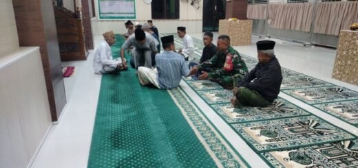 Babinsa Kodim 1420/Sidrap Ajak Masyarakat Beribadah Dalam Safari Sholat Subuh