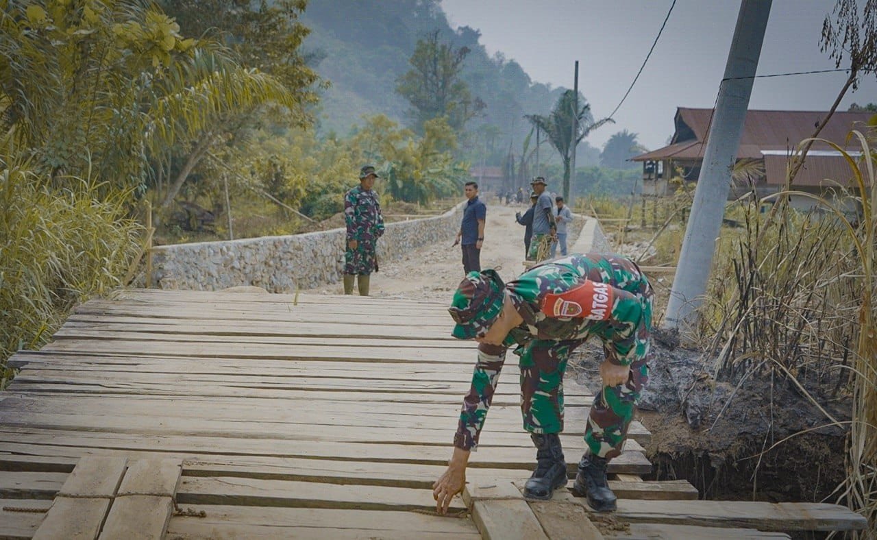 Dengan Semangat Gotong Royong, Dansatgas TMMD Dukung Prajurit di Luwu Timur