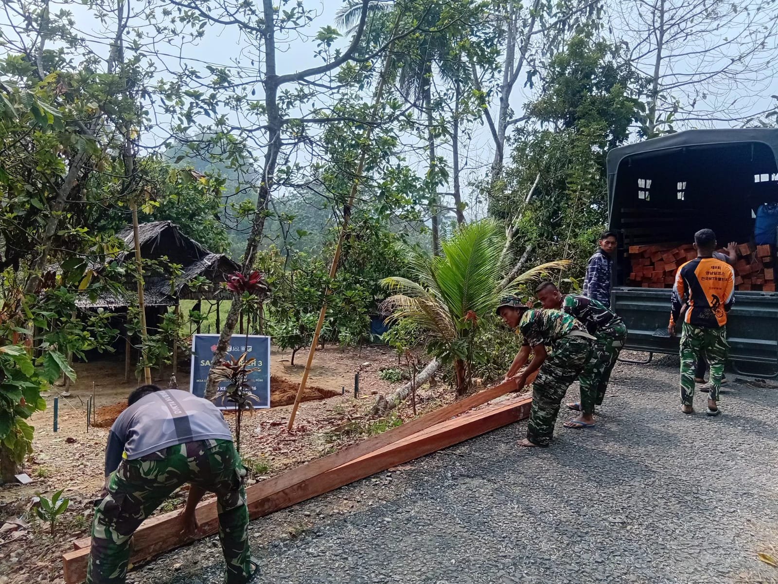 Proses Rehabilitasi Rumah Bapak Tuku Djobu Dimulai, Kayu Telah Tiba di Poso