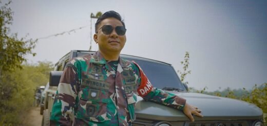 Demi Pembangunan, Dansatgas TNI Menembus Jalur Menantang di Luwu Timur