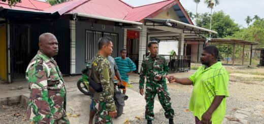 Wakil Komandan TMMD Ke-130 Berikan Penjelasan Proyek Pembangunan Jalan kepada Komunitas
