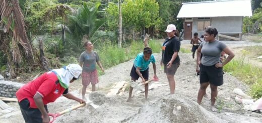 Kolaborasi Tak Terputus, Mama Papua dan TNI Ciptakan Karya di TMMD