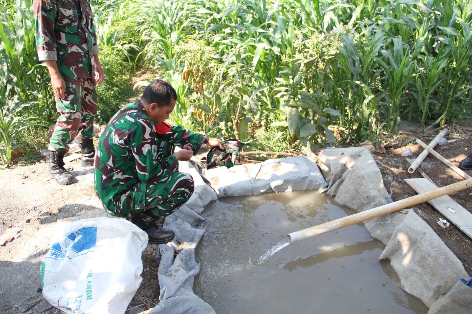 Irigasi Pompa TMMD ke-130: Upaya Meningkatkan Produksi Pertanian di Tulungagung