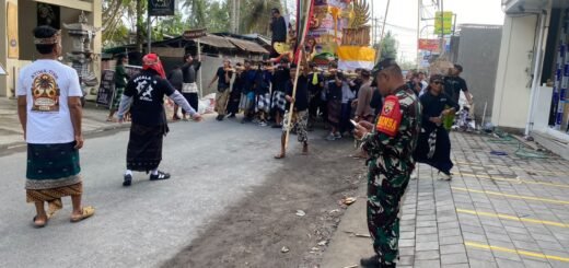 Sinergi TNI, Pecalang, dan Warga Pastikan Keamanan Upacara Ngaben di Ped