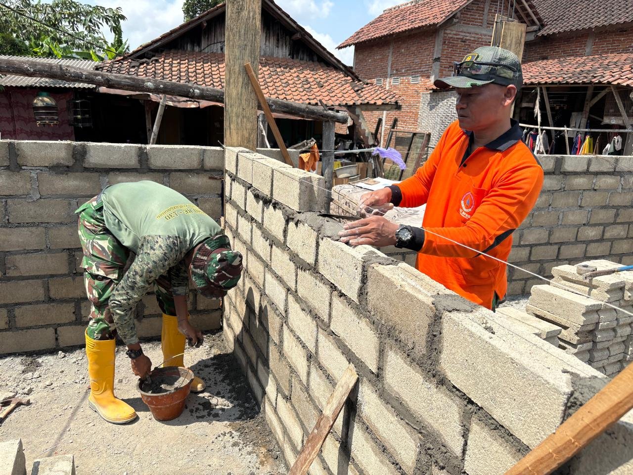 Proses Pembangunan Rumah Agus Suwandi Terus Berlanjut di Desa Pojok